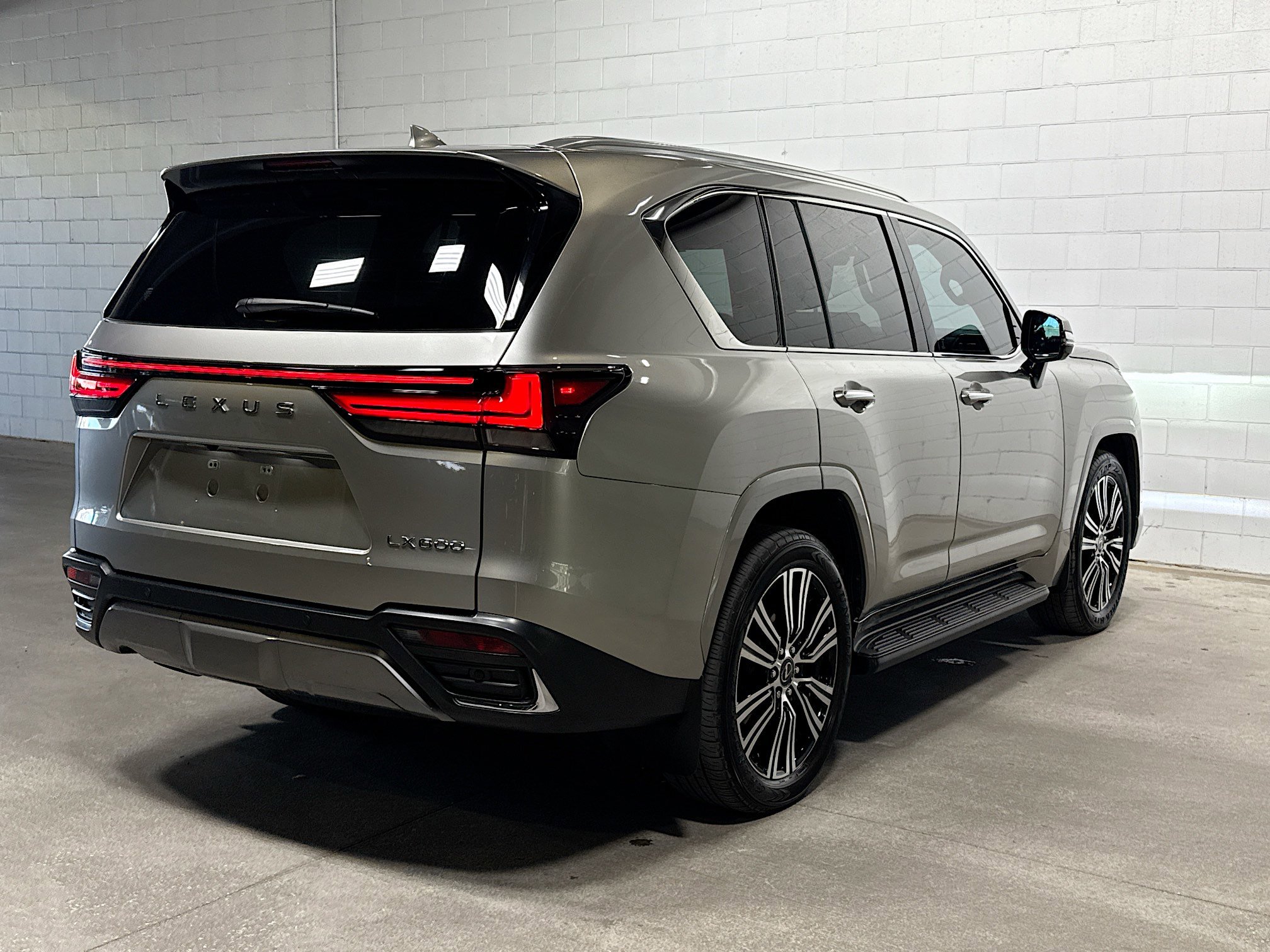 Used 2022 Lexus LX 600 4WD w/ Accessory Package (Z1) image 7