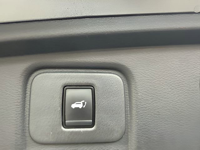 Used 2018 Nissan Murano SL w/ Moonroof Package AWD/4WD image 12