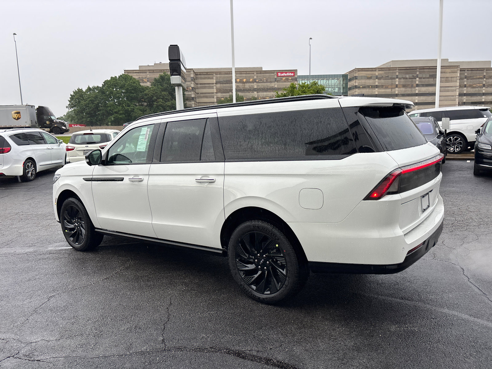 New 2026 Lincoln Navigator L Reserve w/ Jet Appearance Package AWD/4WD image 5