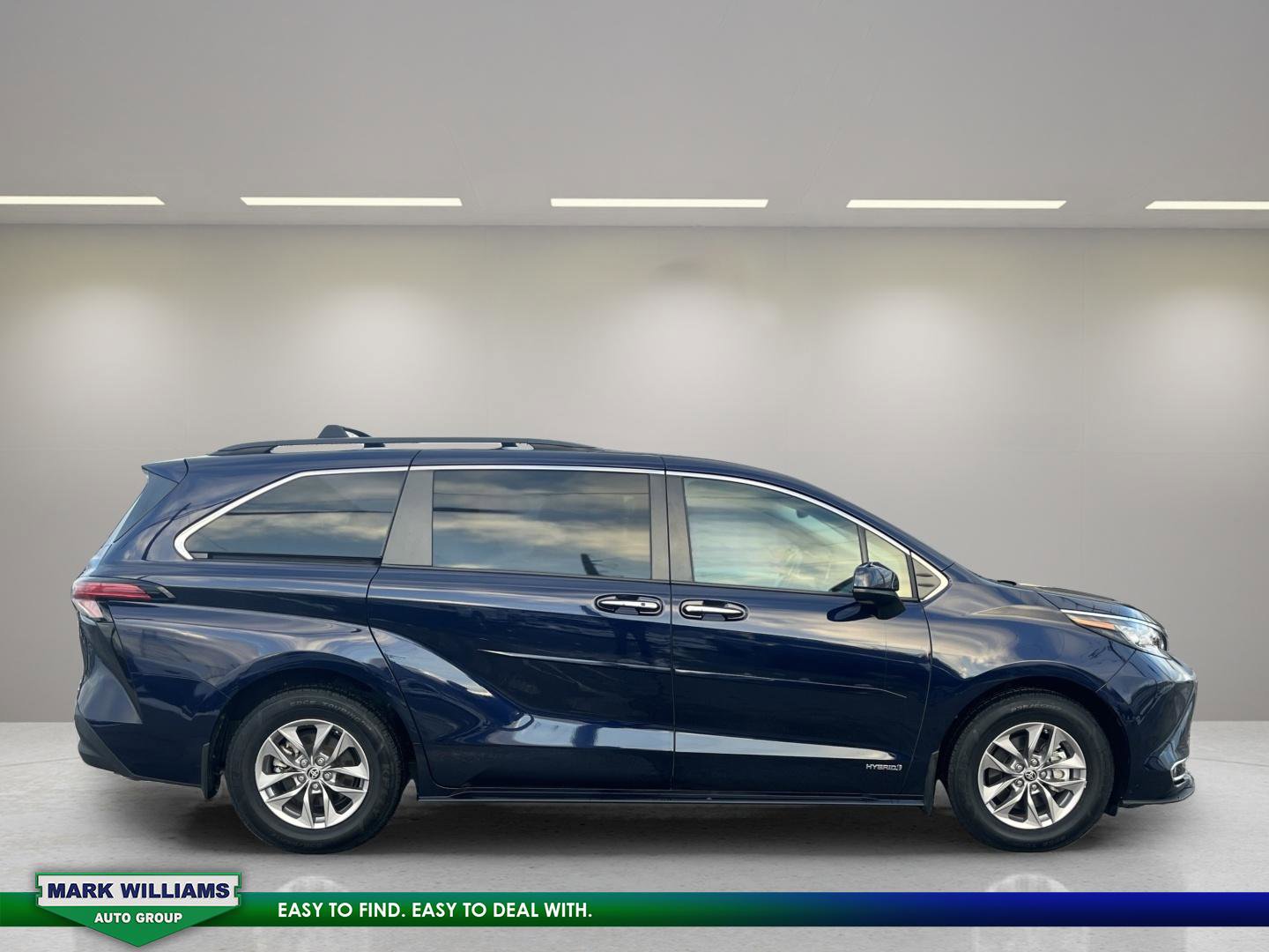 Used 2021 Toyota Sienna XLE image 8