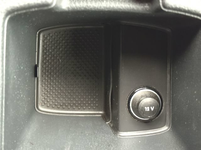 Used 2016 Volkswagen Golf 2-Door FWD image 32