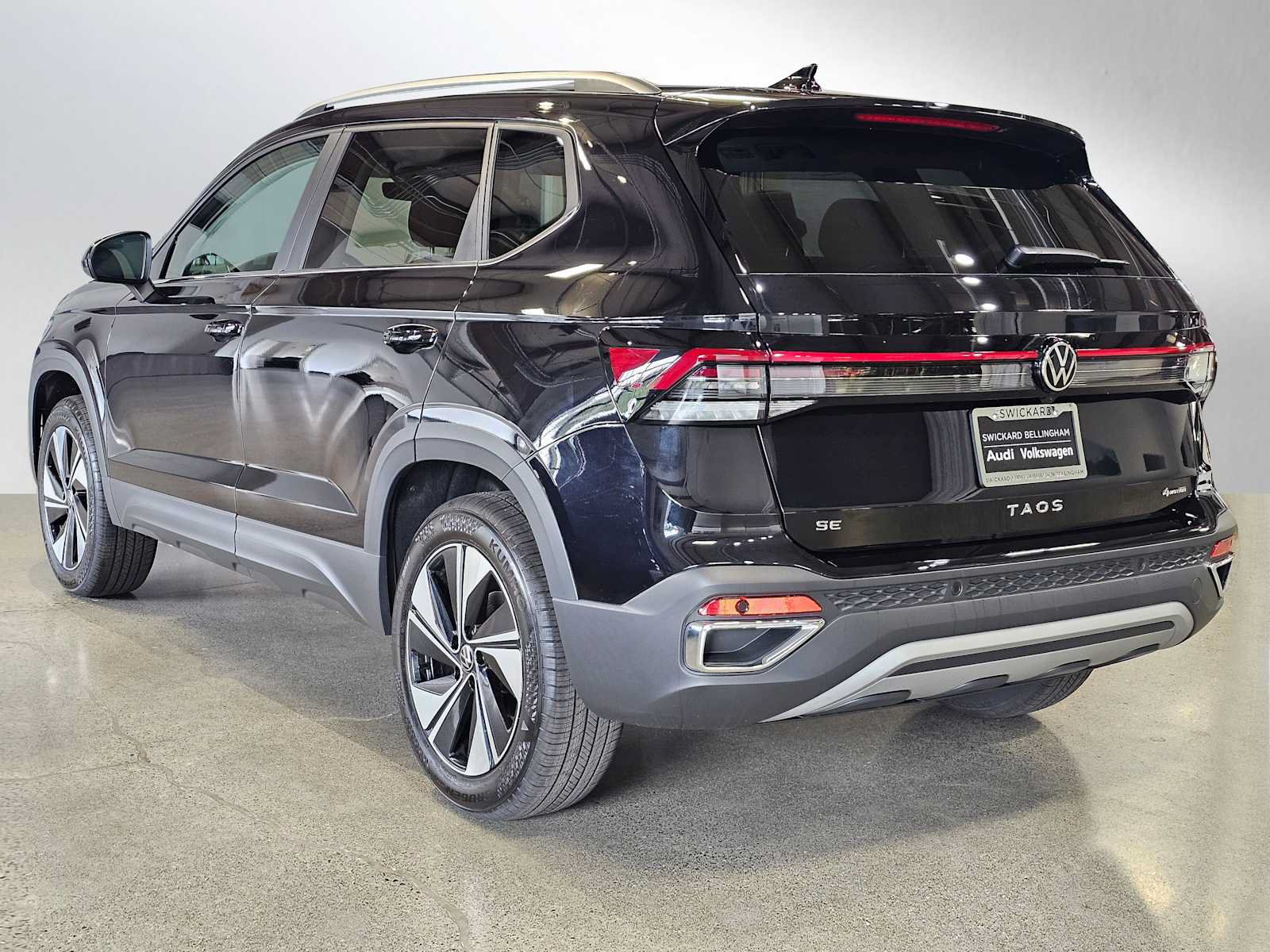 New 2026 Volkswagen Taos SE AWD/4WD image 5