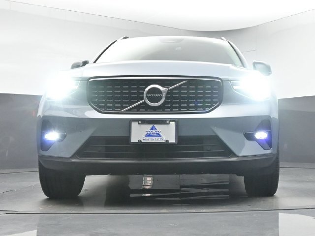 Used 2023 Volvo XC40 B5 Plus w/ Protection Package Premier AWD/4WD image 36