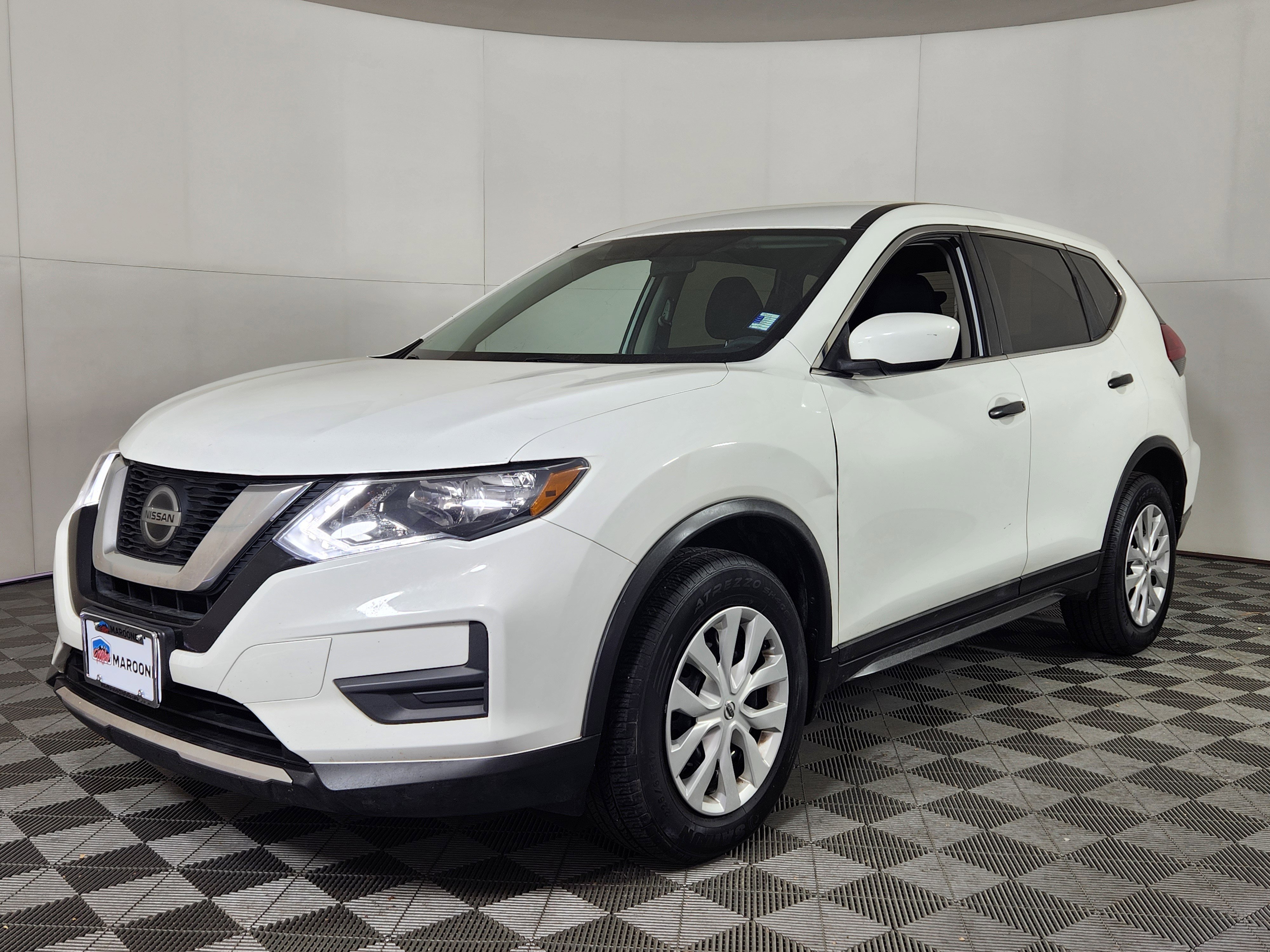 Used 2018 Nissan Rogue S image 3