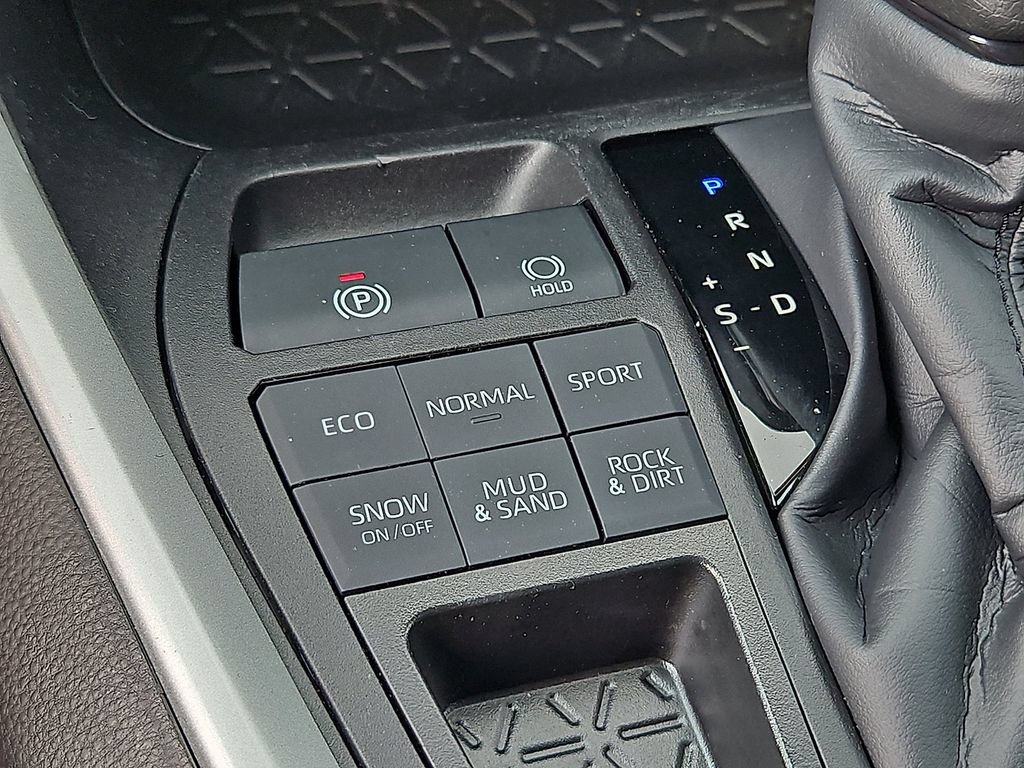 Used 2024 Toyota RAV4 LE AWD/4WD image 21