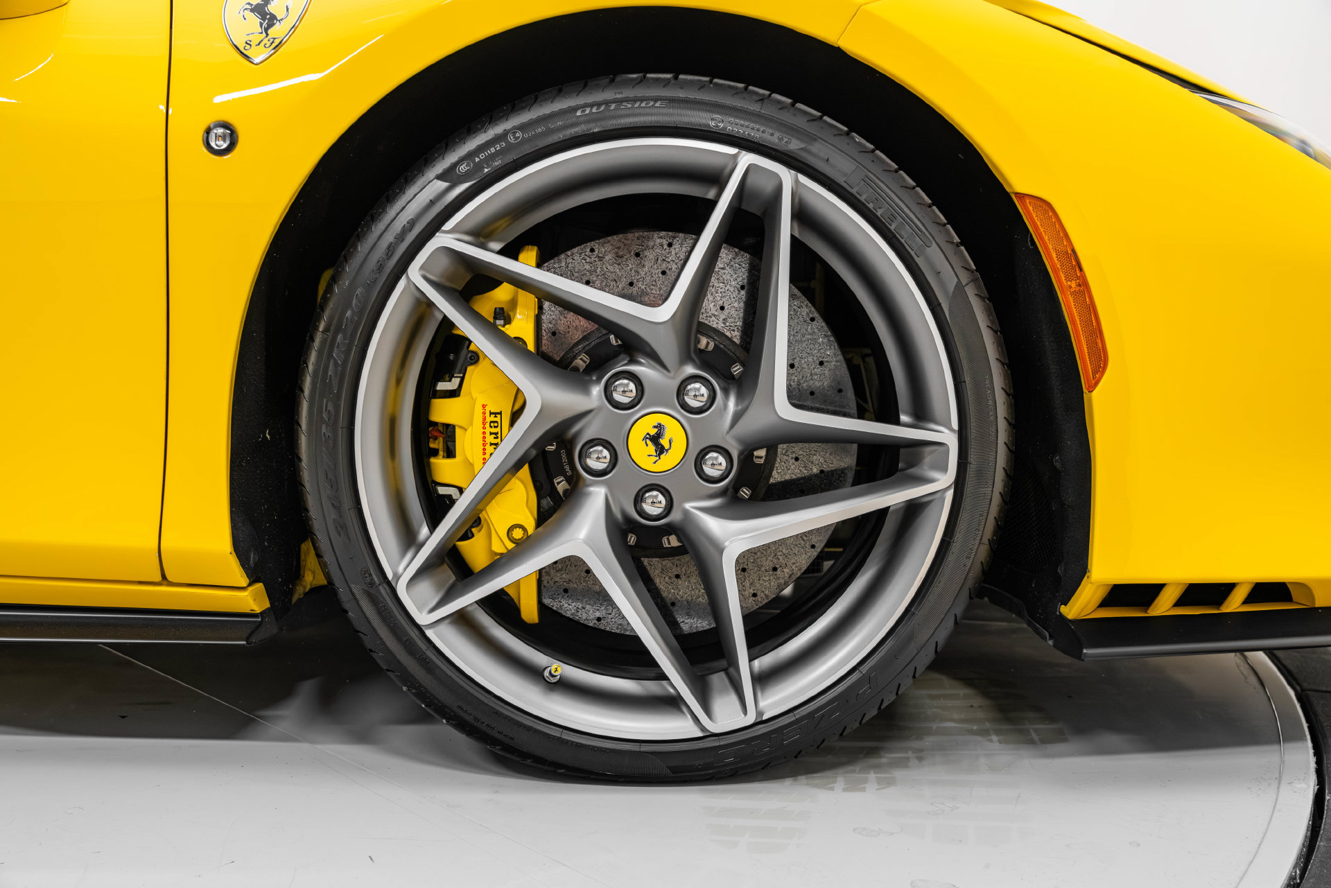Certified 2022 Ferrari F8 Tributo RWD image 17