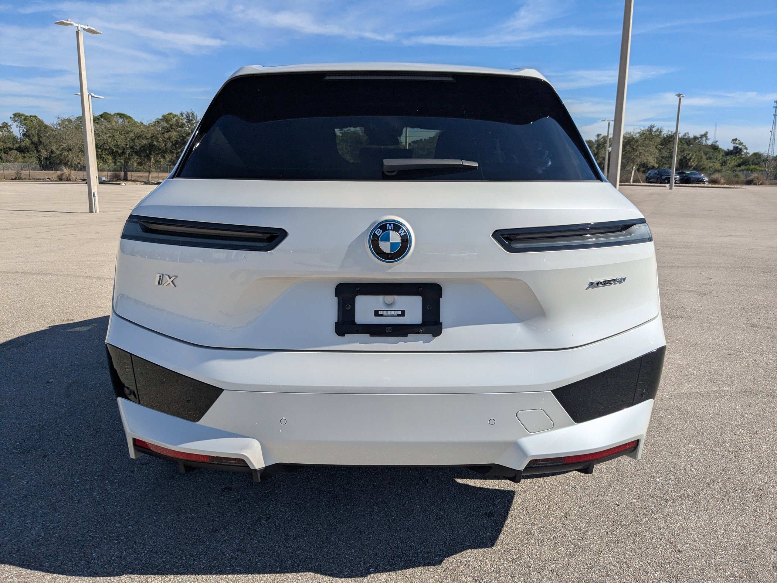 Used 2023 BMW iX xDrive50 w/ Sport Package image 6