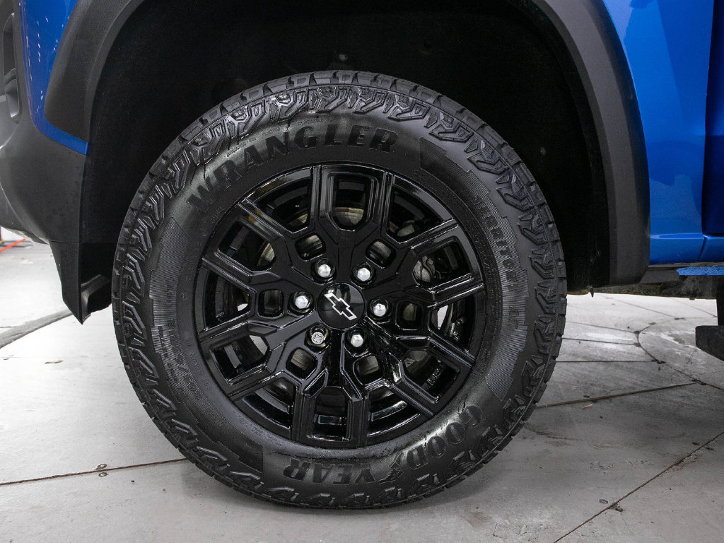 Used 2023 Chevrolet Colorado Trail Boss w/ Technology Package AWD/4WD image 31