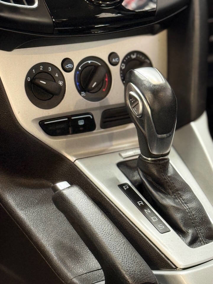 Used 2014 Ford Focus SE w/ Equipment Group 201A image 16