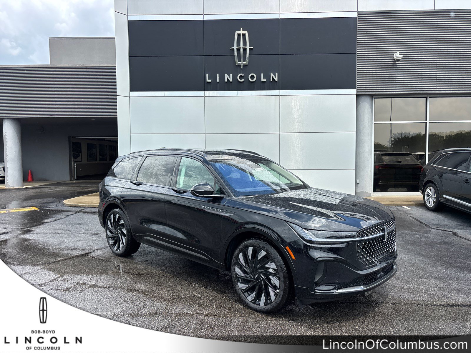 New 2026 Lincoln Nautilus Reserve w/ Jet Appearance Package AWD/4WD image 1