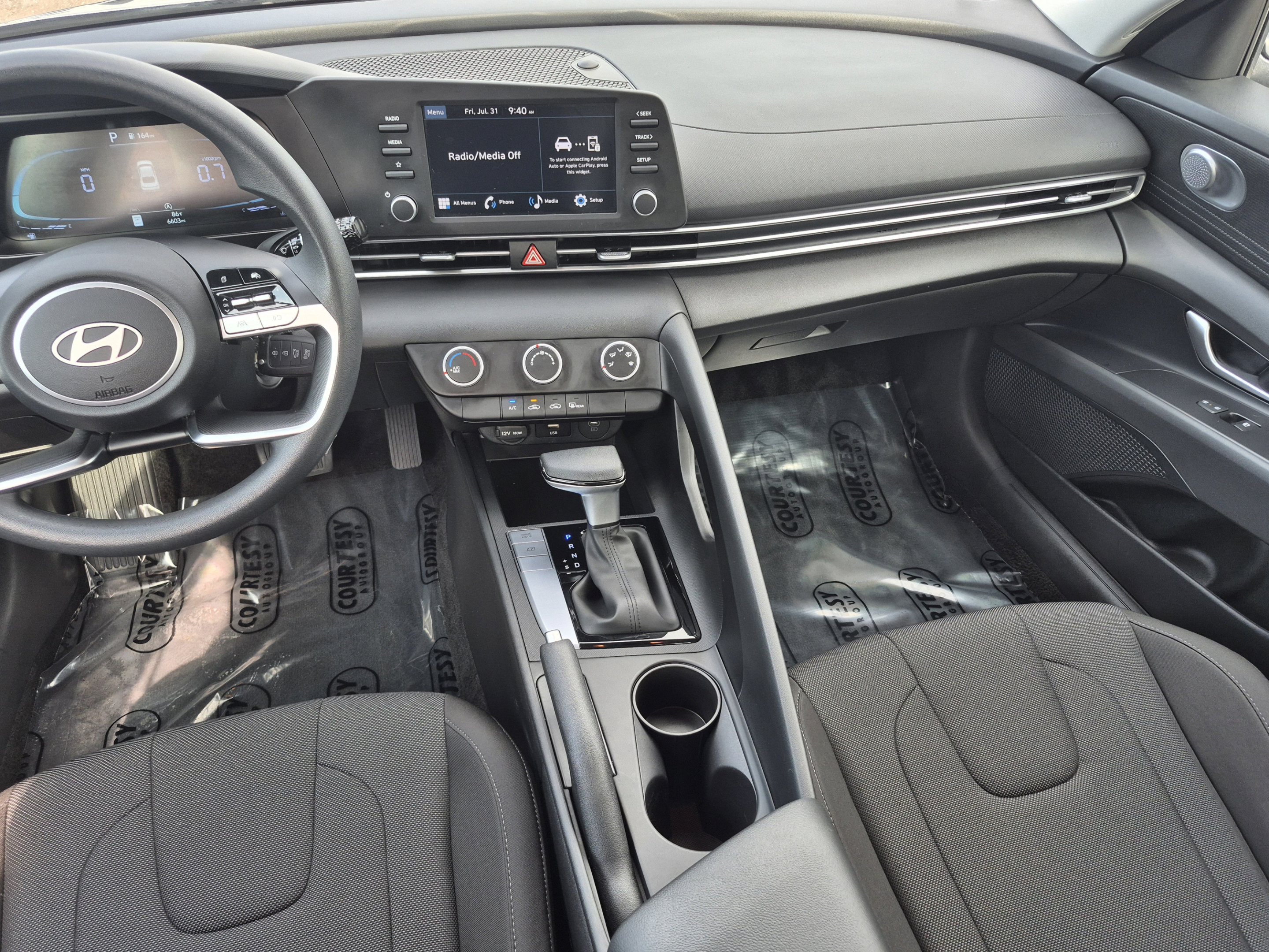 Certified 2025 Hyundai Elantra SE FWD image 12