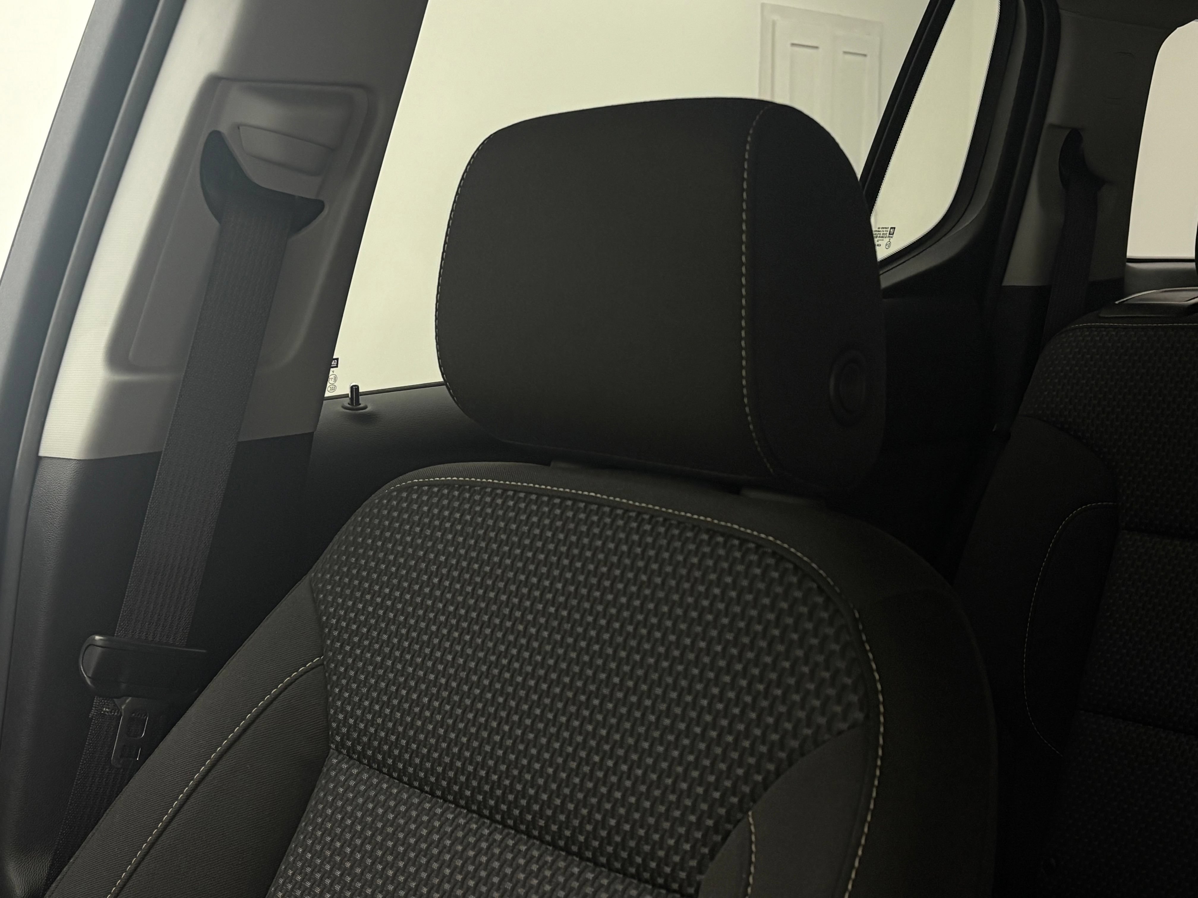 Used 2023 GMC Acadia SLE FWD image 41