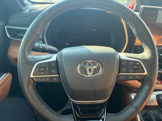 Used 2024 Toyota Highlander Platinum AWD/4WD image 45