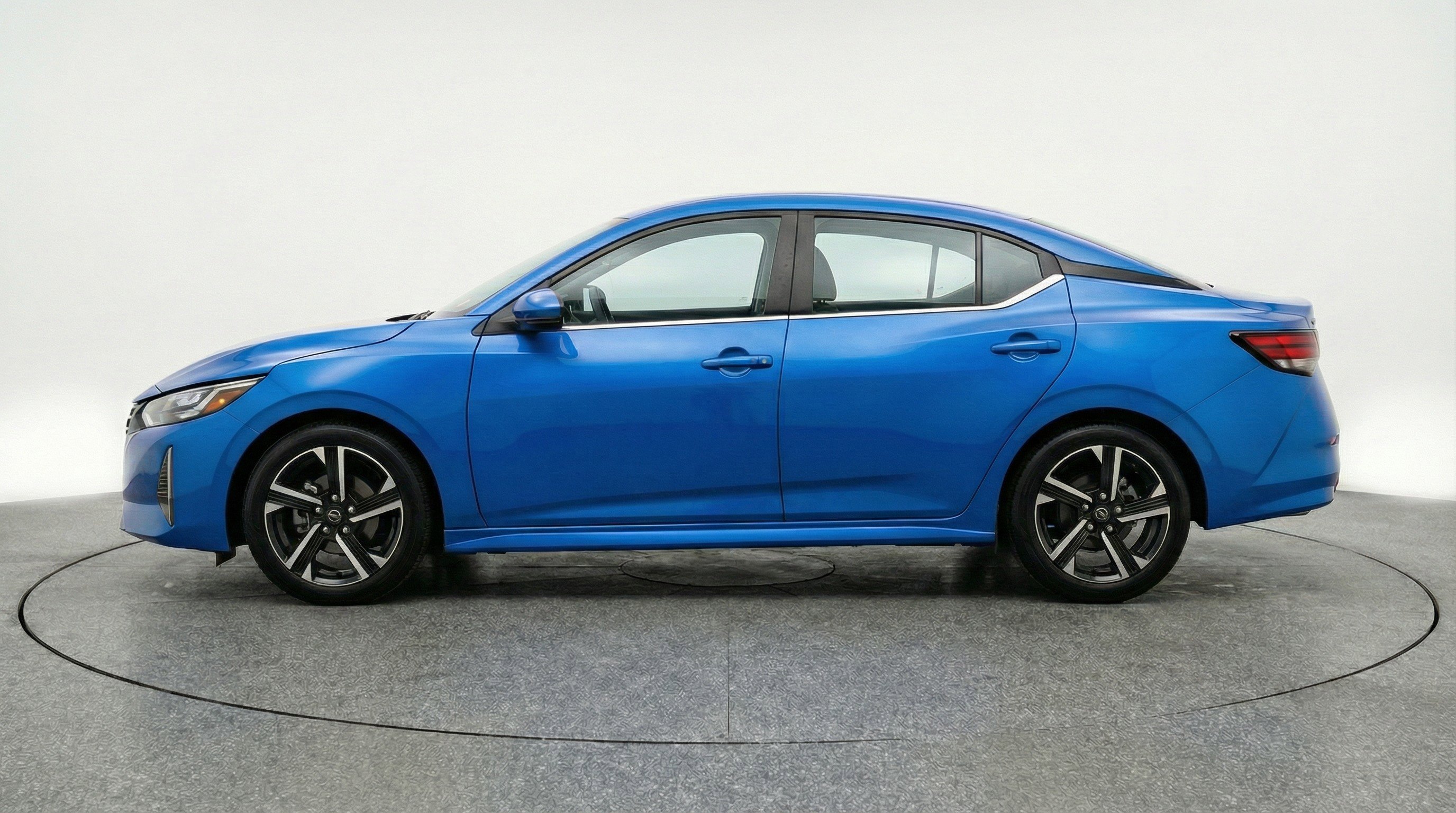 Used 2025 Nissan Sentra SV FWD image 5