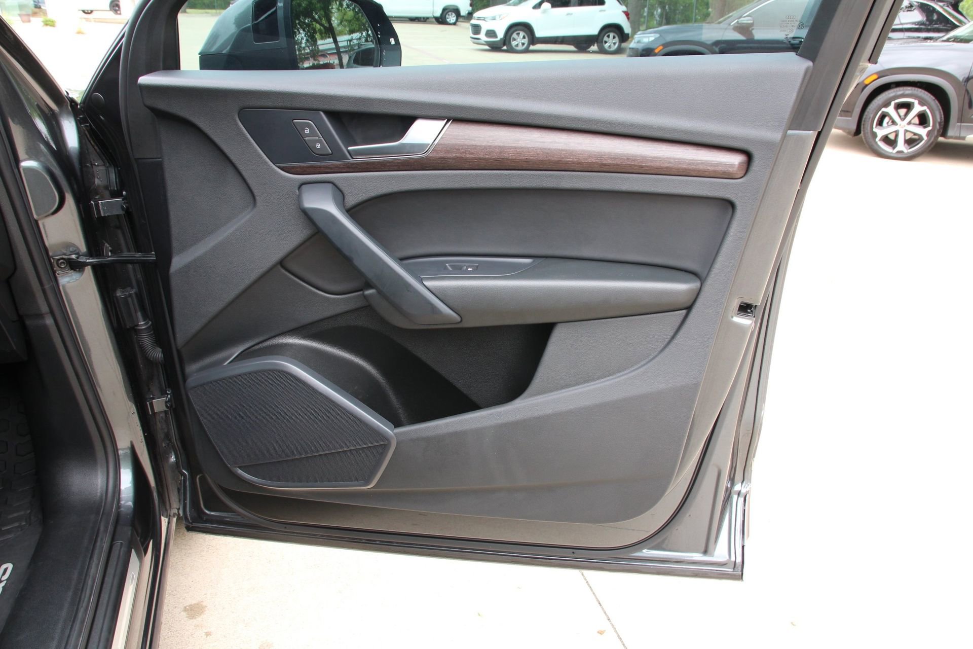 Used 2023 Audi Q5 2.0T Premium w/ Convenience Package image 27