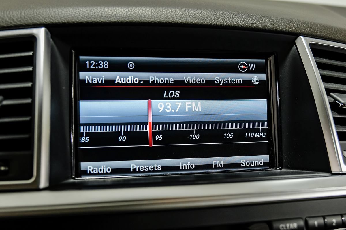 Used 2015 Mercedes-Benz ML 350 4MATIC w/ Premium 1 Package image 33