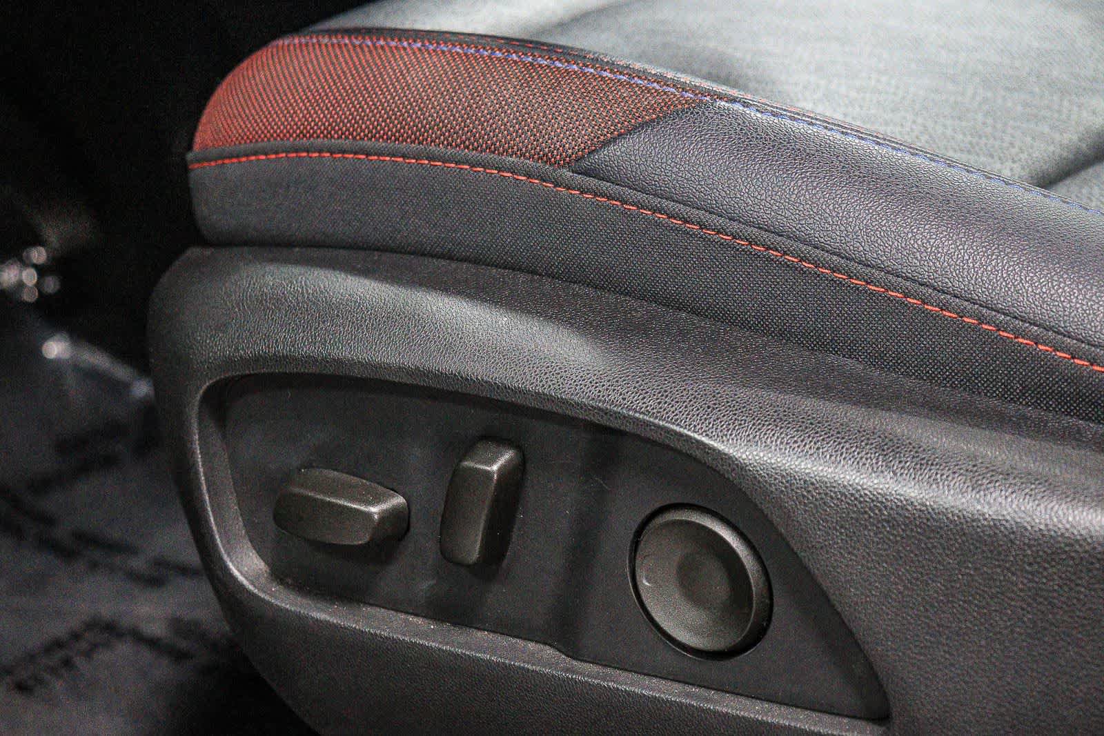 Used 2025 Chevrolet Equinox RS w/ Safety and Technology Package FWD image 21