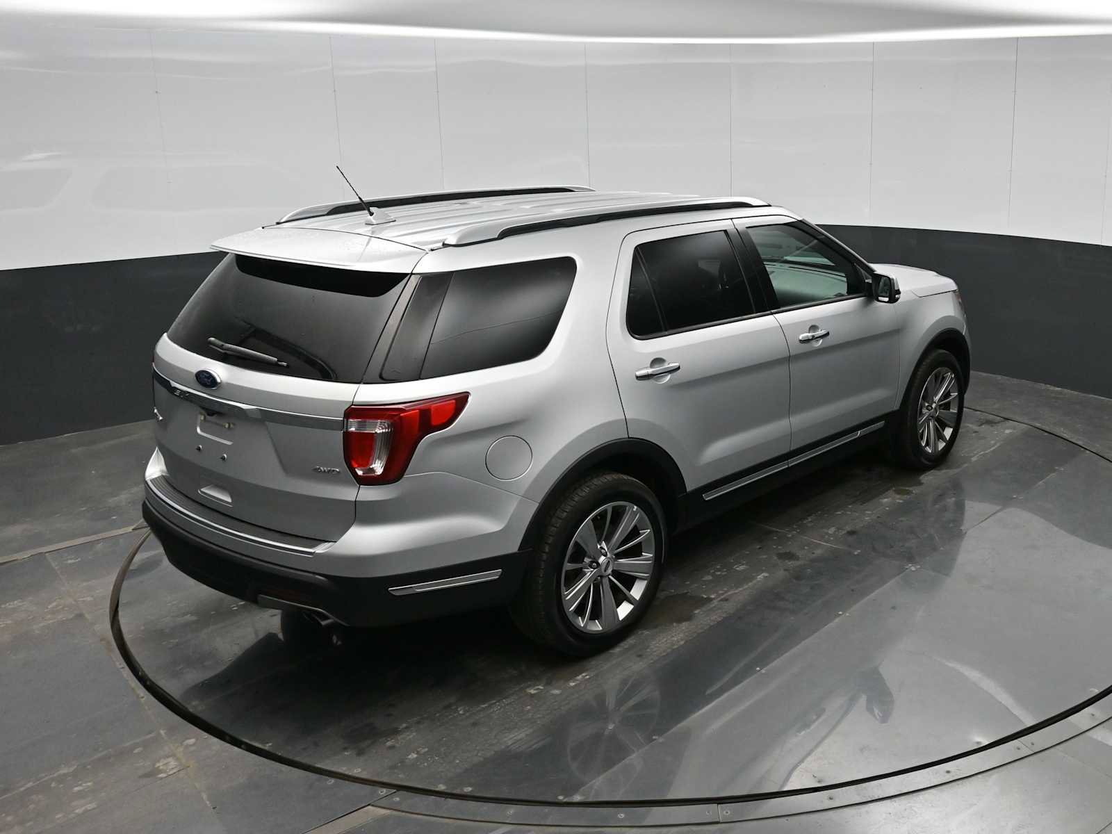 Used 2018 Ford Explorer Limited image 28