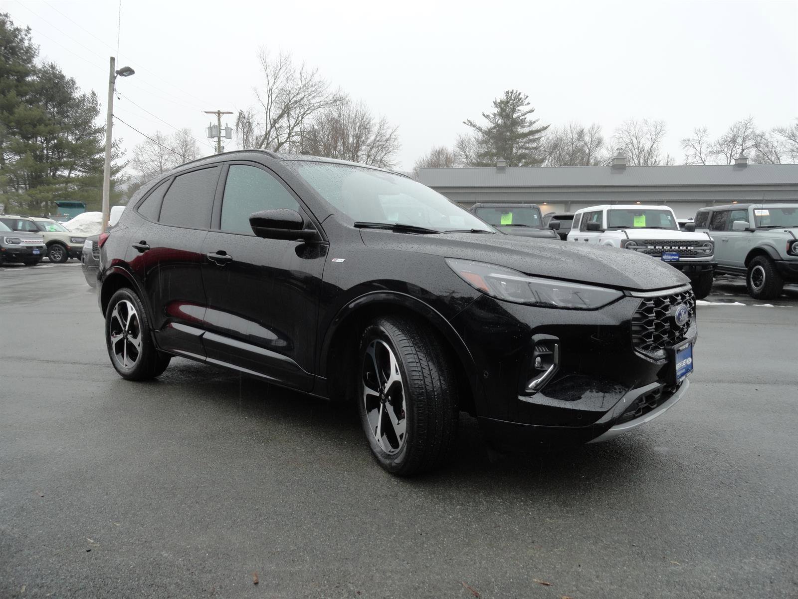 Certified 2023 Ford Escape ST-Line Elite w/ Premium Technology Package AWD/4WD image 3