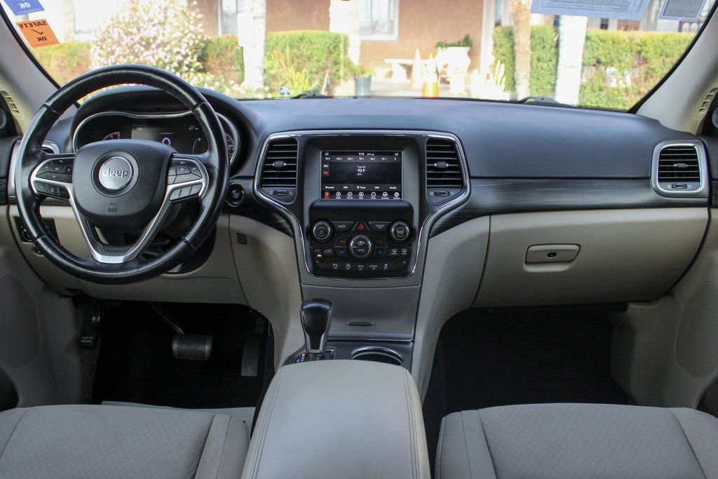 Used 2020 Jeep Grand Cherokee Laredo image 23