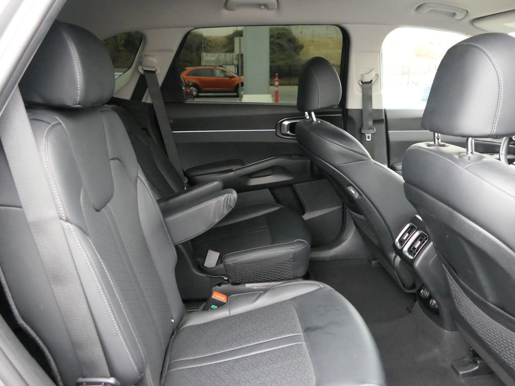Used 2022 Kia Sorento S image 25