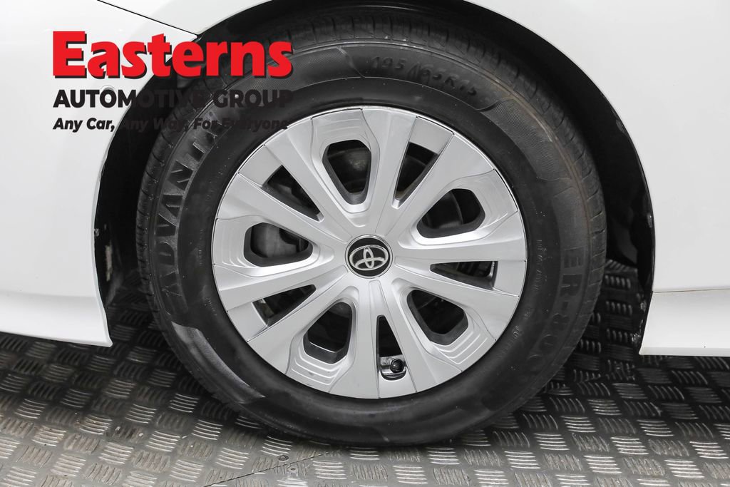 Used 2022 Toyota Prius LE image 30