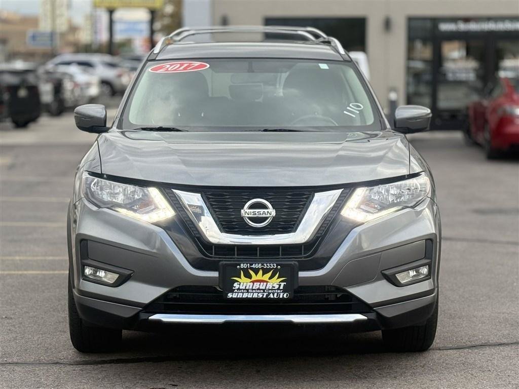 Used 2017 Nissan Rogue SV AWD/4WD image 2