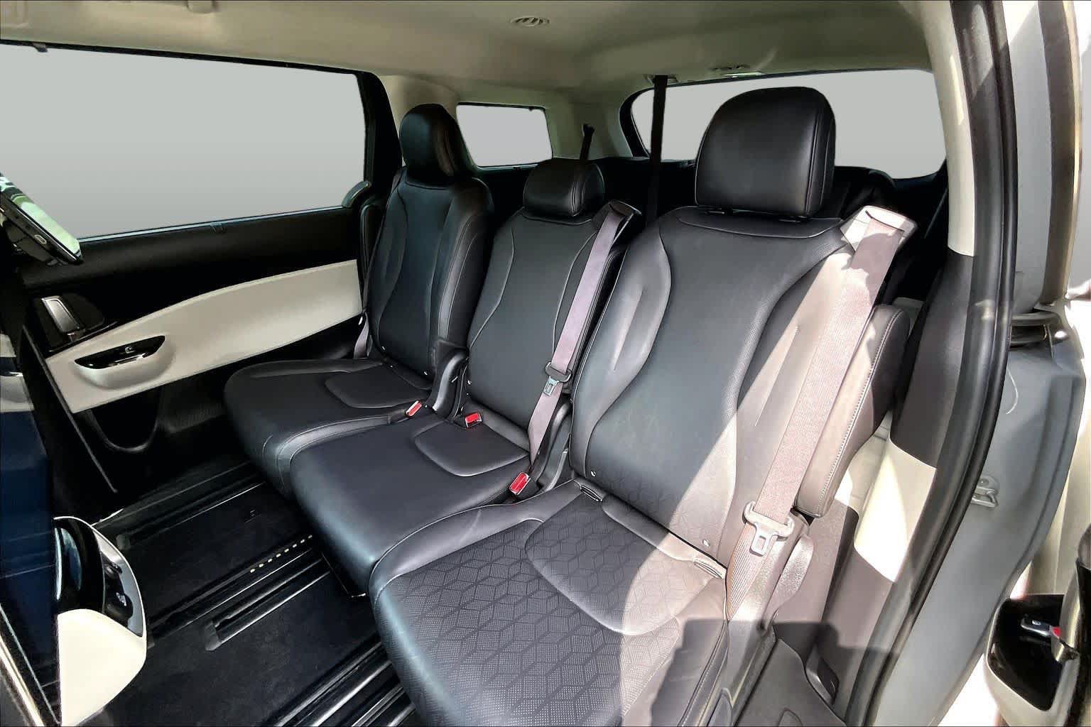 Certified 2024 Kia Carnival SX FWD image 18