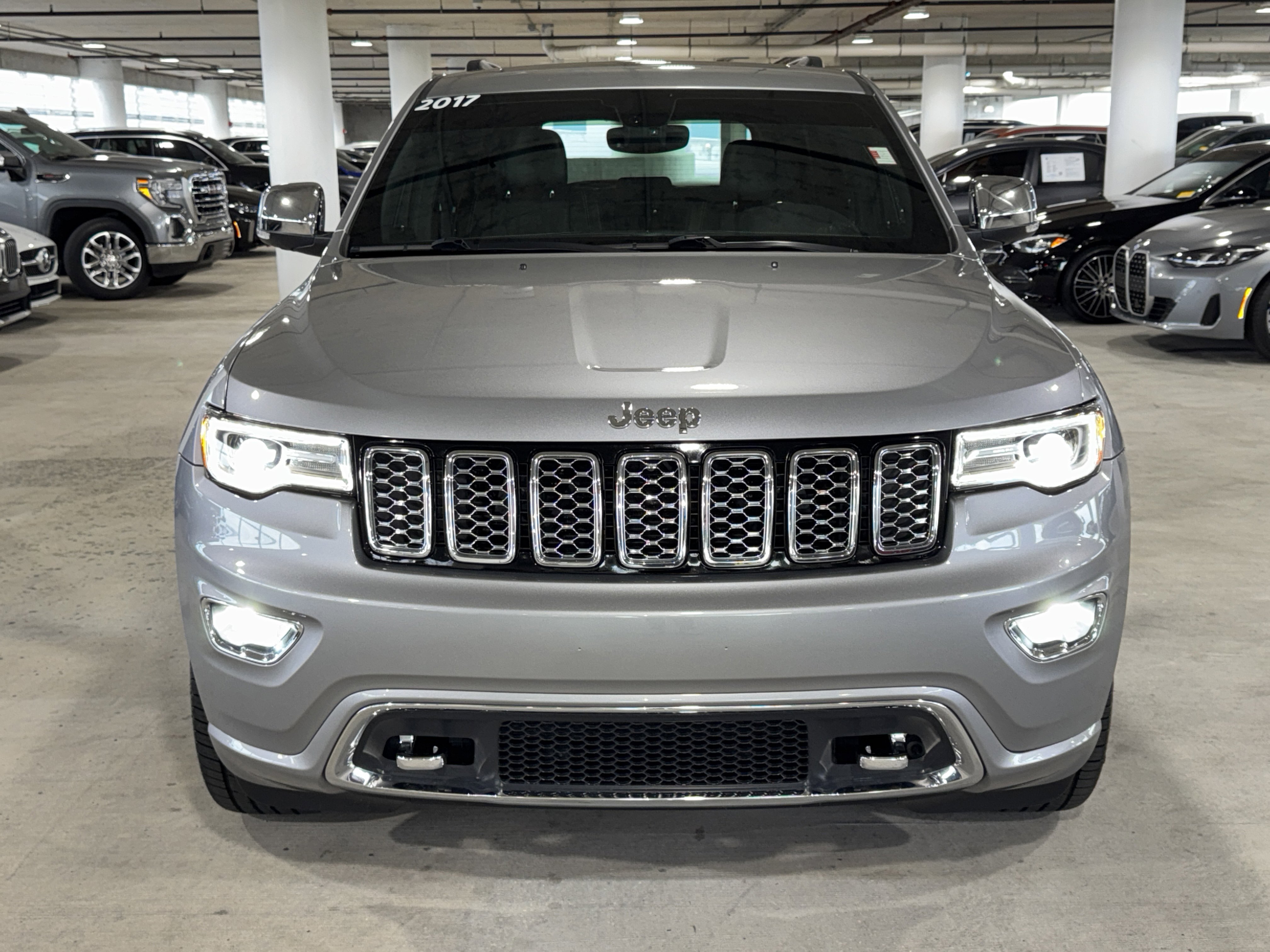 Used 2017 Jeep Grand Cherokee Overland AWD/4WD image 3