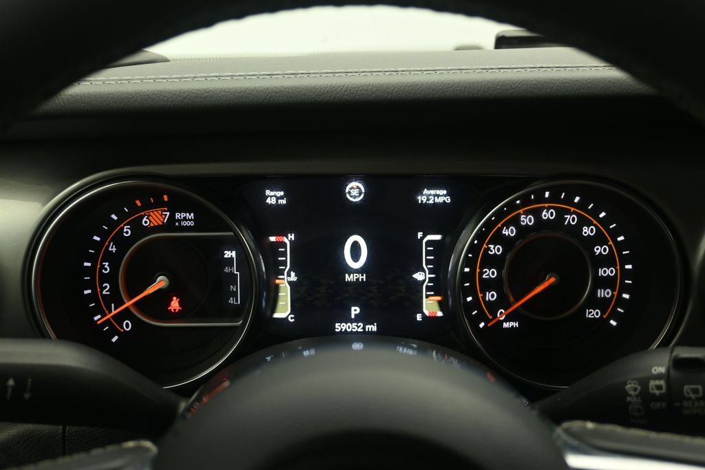 Used 2020 Jeep Wrangler Unlimited Sahara w/ Dual Top Group AWD/4WD image 19