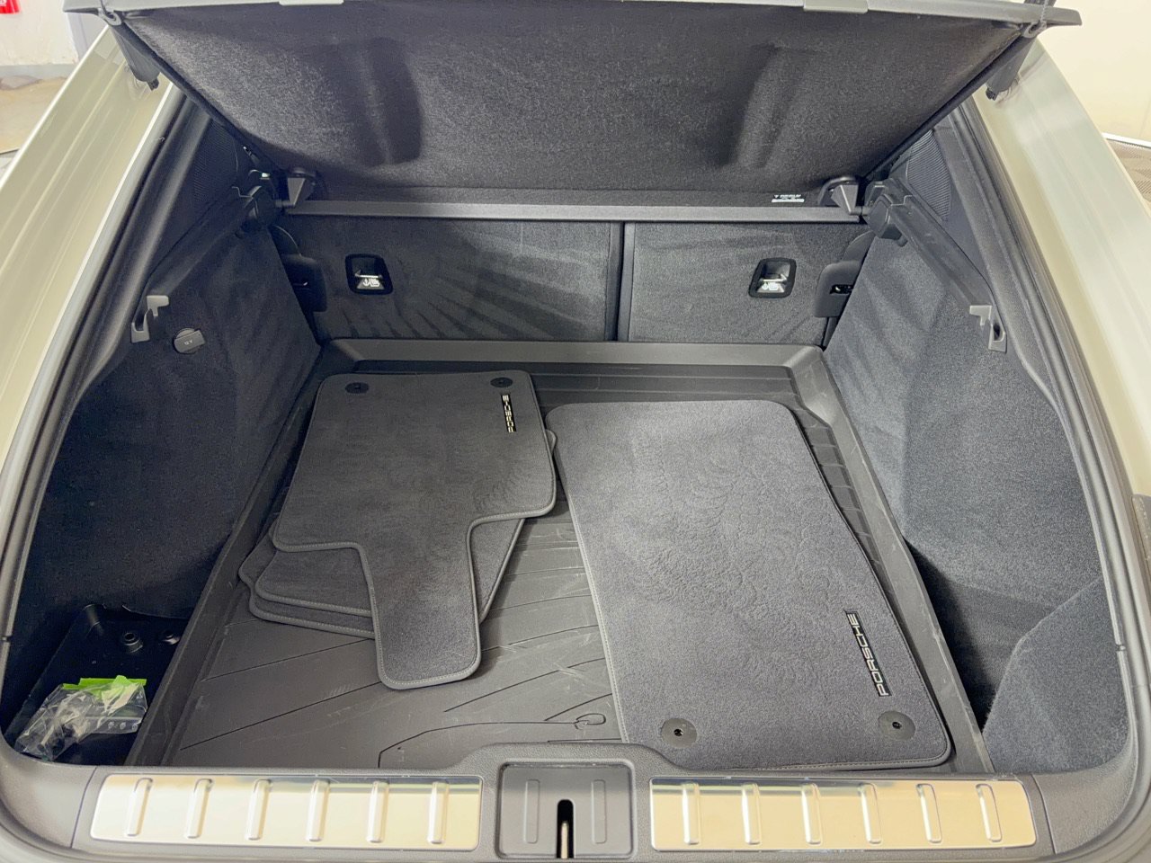 Certified 2025 Porsche Panamera 4 AWD/4WD image 31