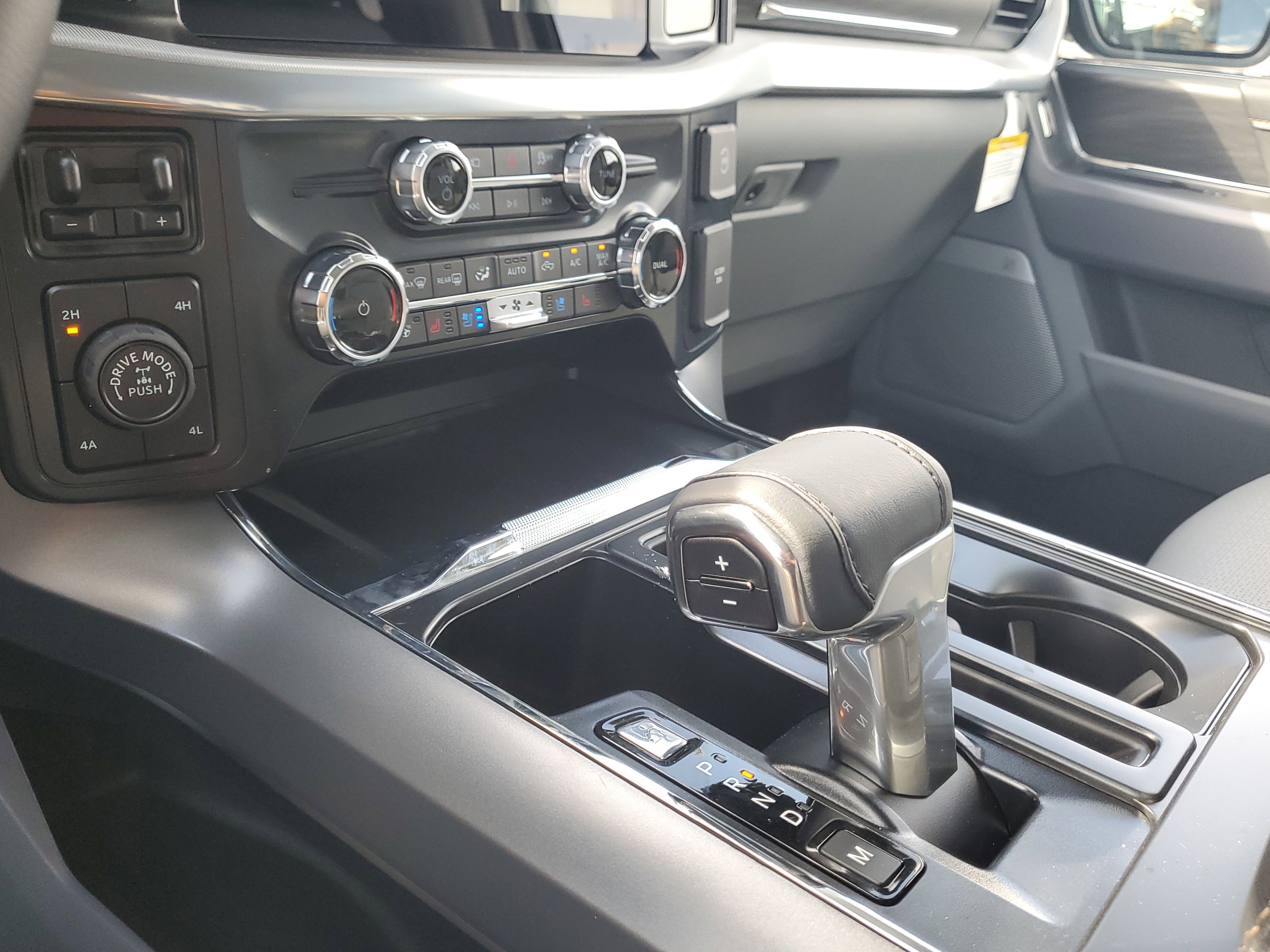 New 2025 Ford F150 Lariat w/ Equipment Group 501A Mid image 19