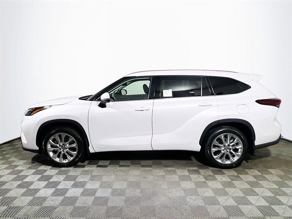 New 2025 Toyota Highlander Limited image 5