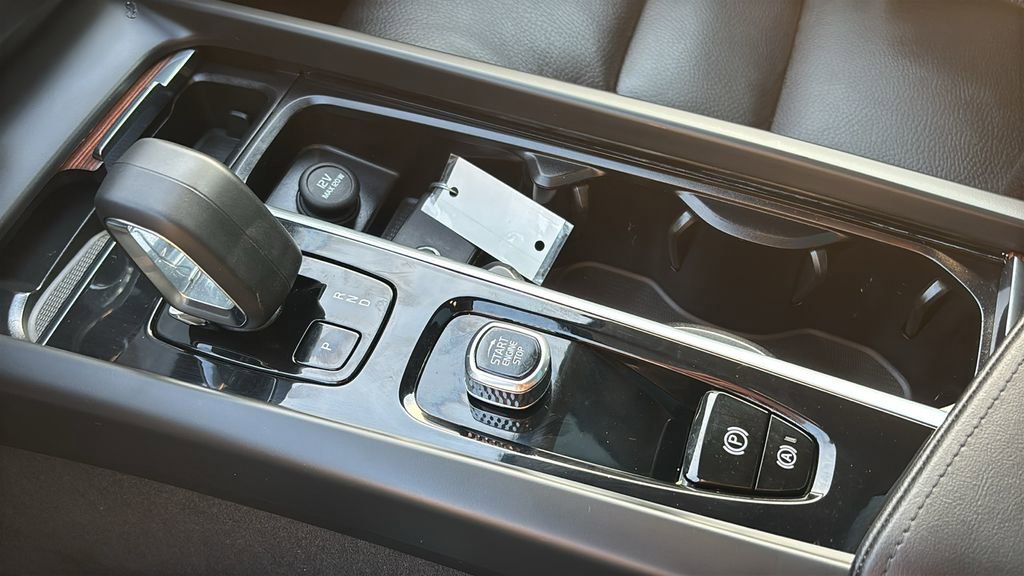 Certified 2023 Volvo XC60 B5 Plus w/ Climate Package image 20