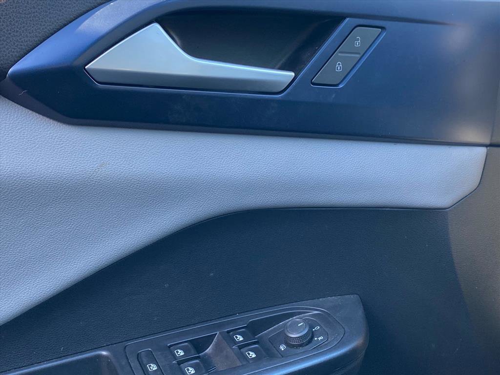 Used 2022 Volkswagen Taos SE w/ Panoramic Sunroof Package image 17