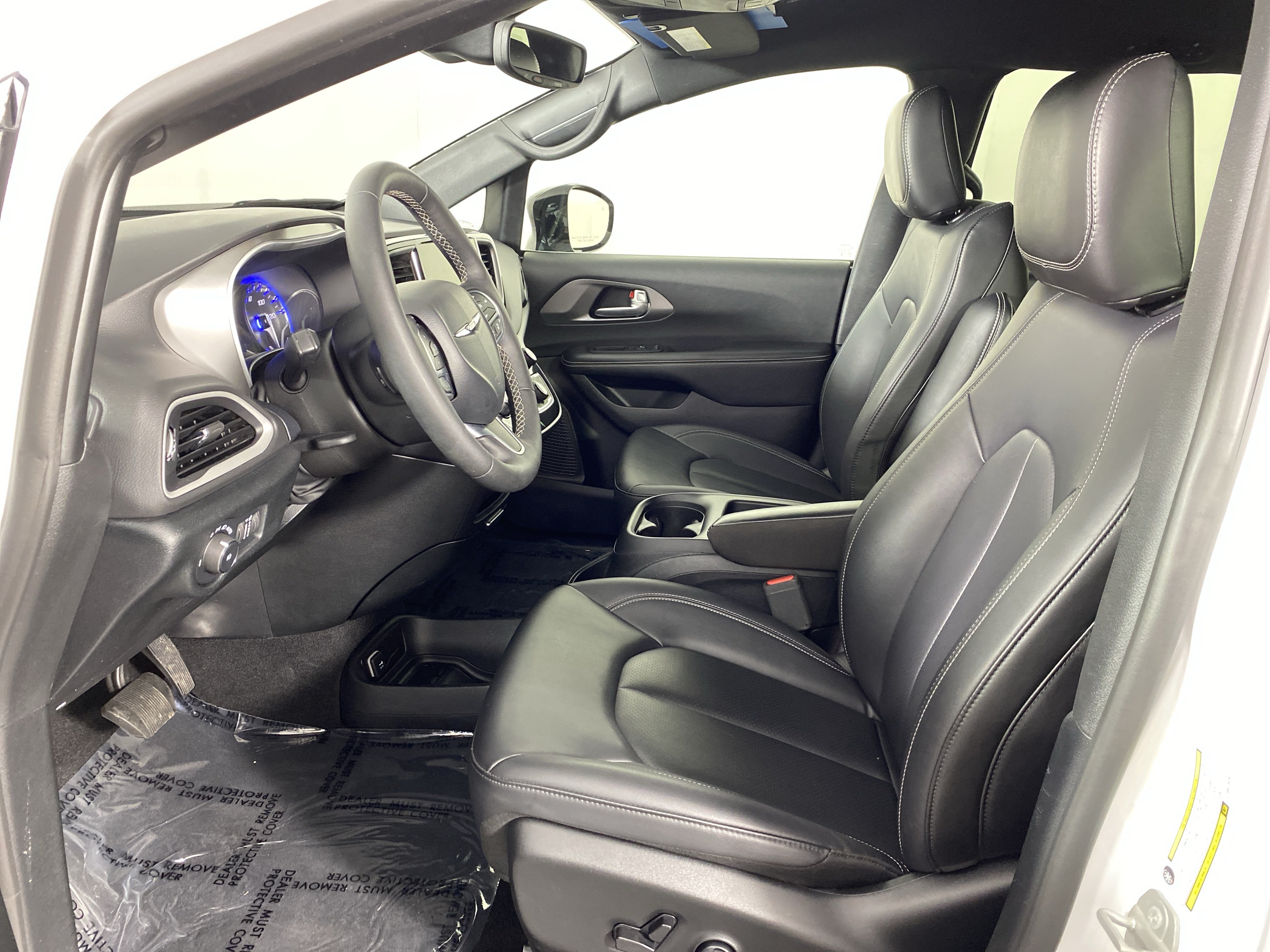Used 2025 Chrysler Pacifica Select FWD image 15