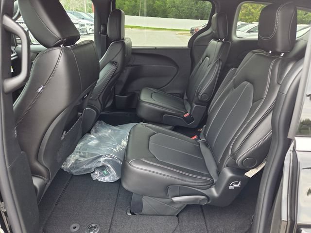 New 2027 Chrysler Pacifica Select FWD image 5