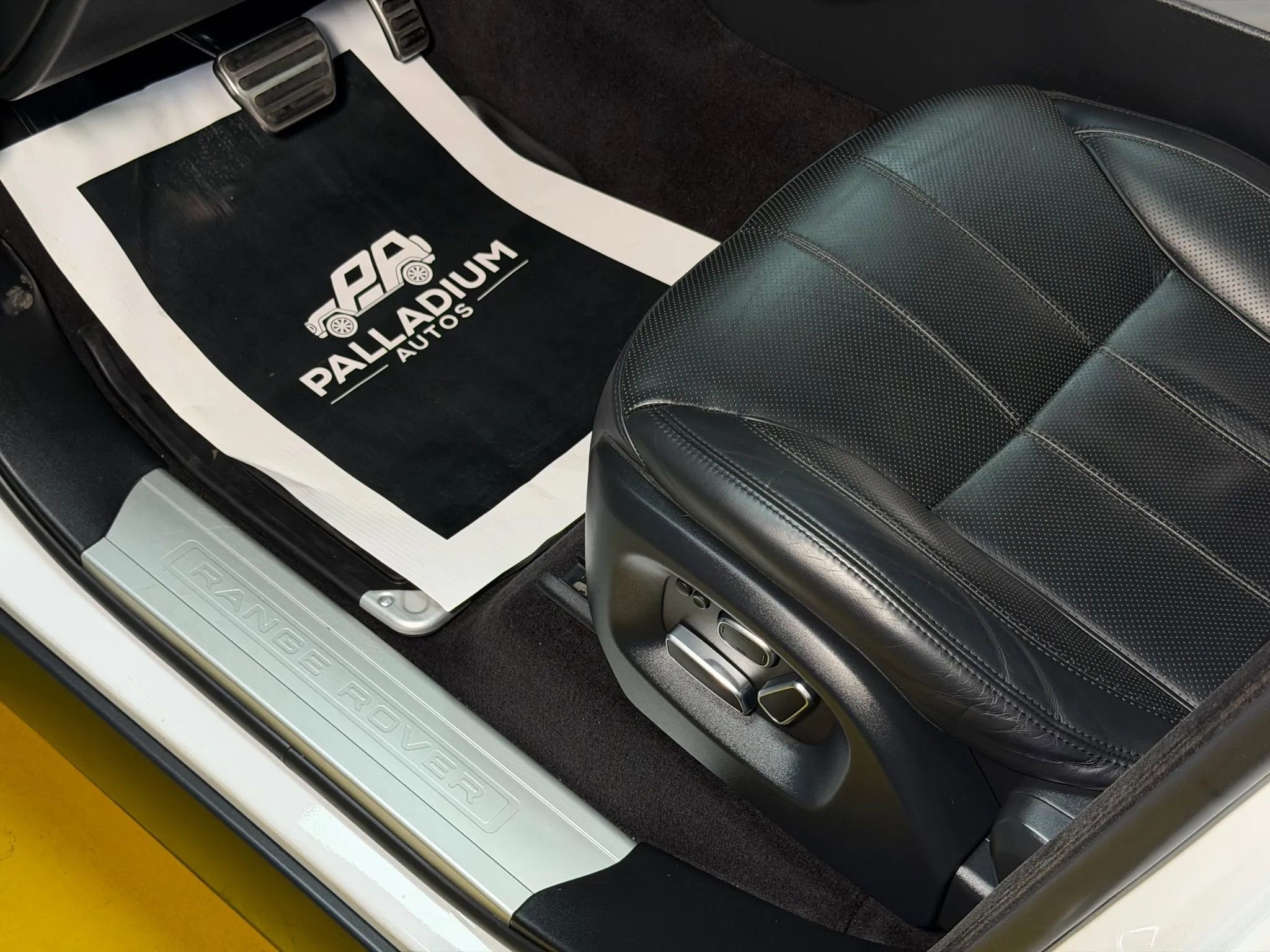 Used 2014 Land Rover Range Rover Sport Supercharged image 37