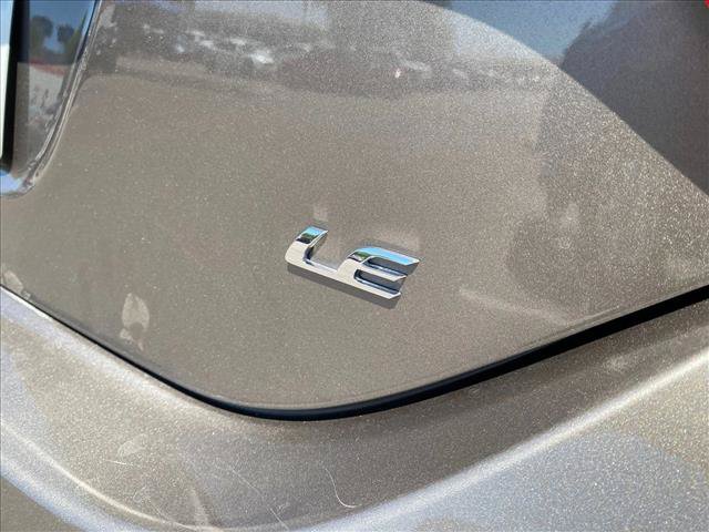Used 2017 Toyota Corolla LE w/ Carpet Mat Package (TMS) FWD image 15