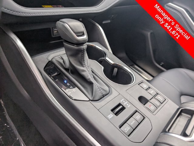 Used 2025 Toyota Highlander XLE AWD/4WD image 20
