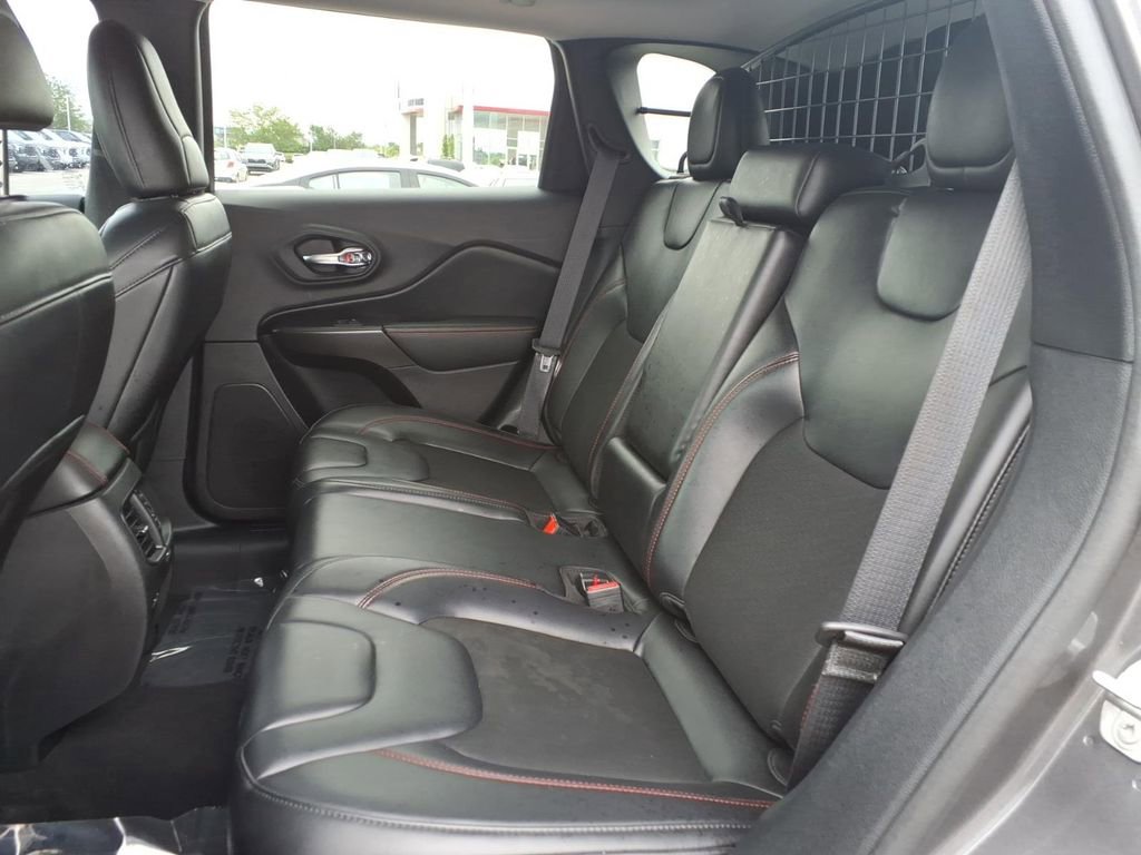 Used 2020 Jeep Cherokee Trailhawk w/ Comfort/Convenience Group AWD/4WD image 27