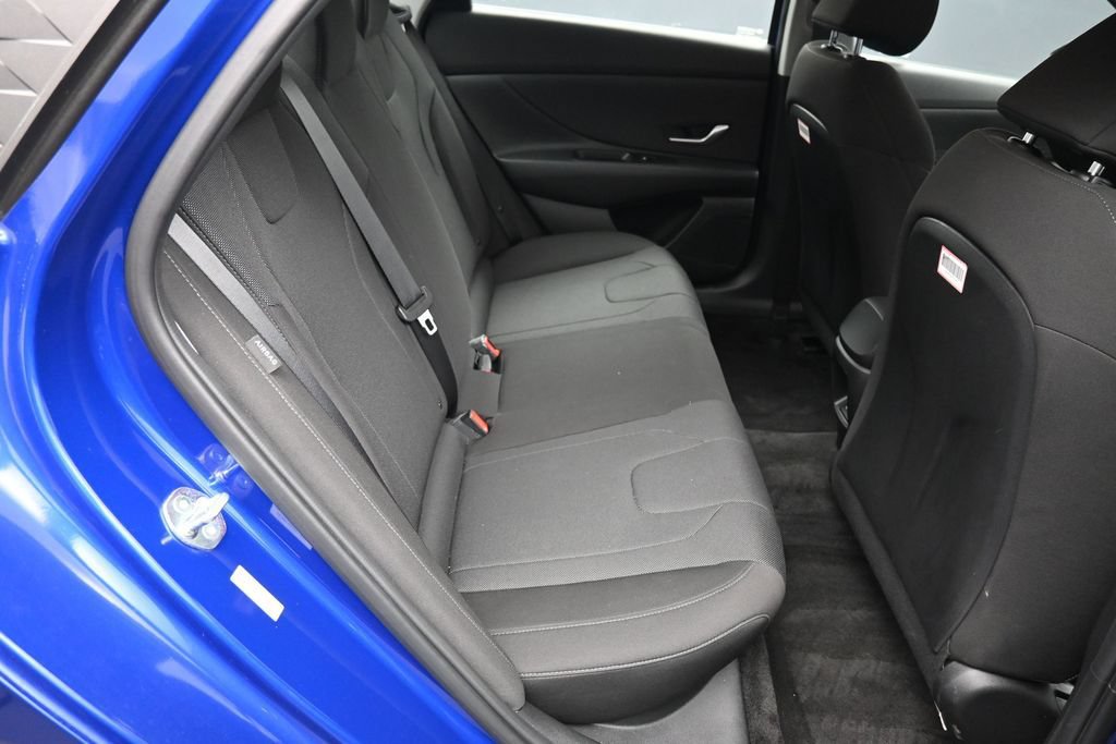 Certified 2025 Hyundai Elantra SE FWD image 23