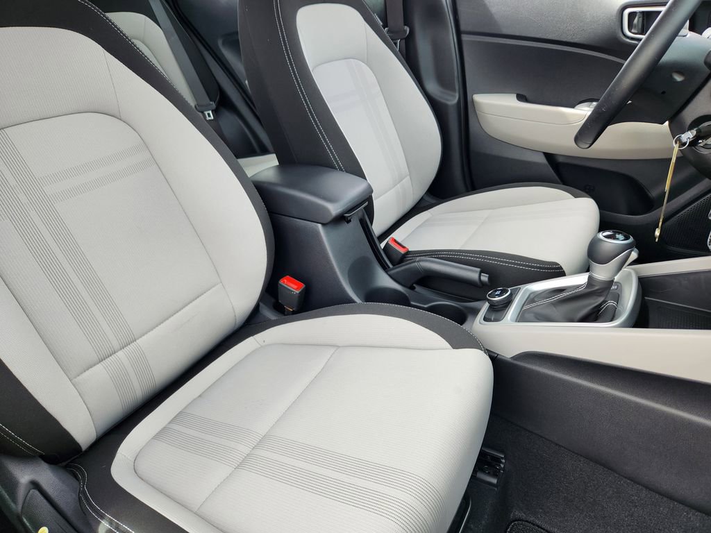 Used 2023 Hyundai Venue SEL FWD image 13