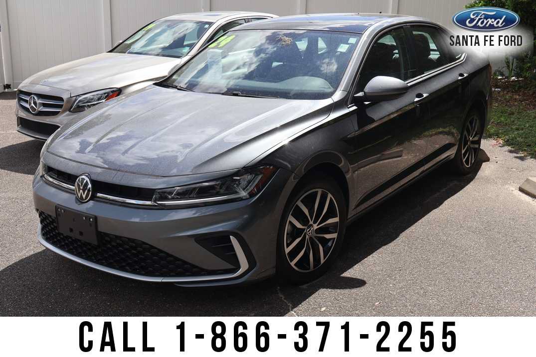 Used 2025 Volkswagen Jetta SE FWD image 2