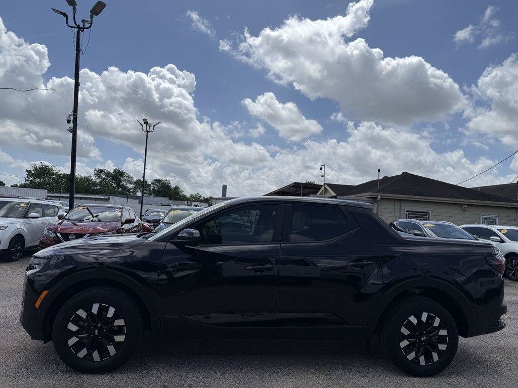 Used 2025 Hyundai Santa Cruz SE FWD image 3