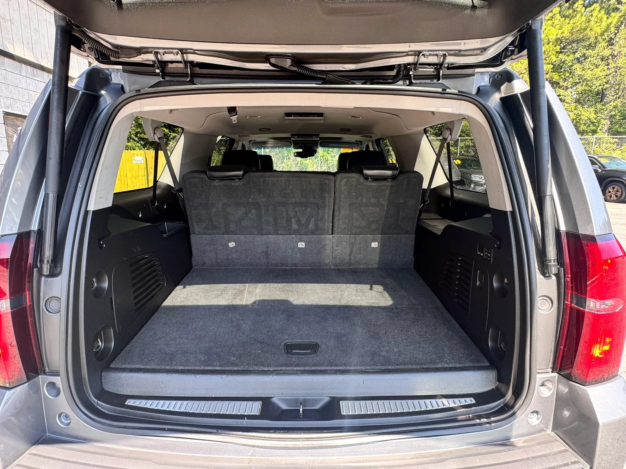 Used 2019 Chevrolet Suburban Premier RWD image 24