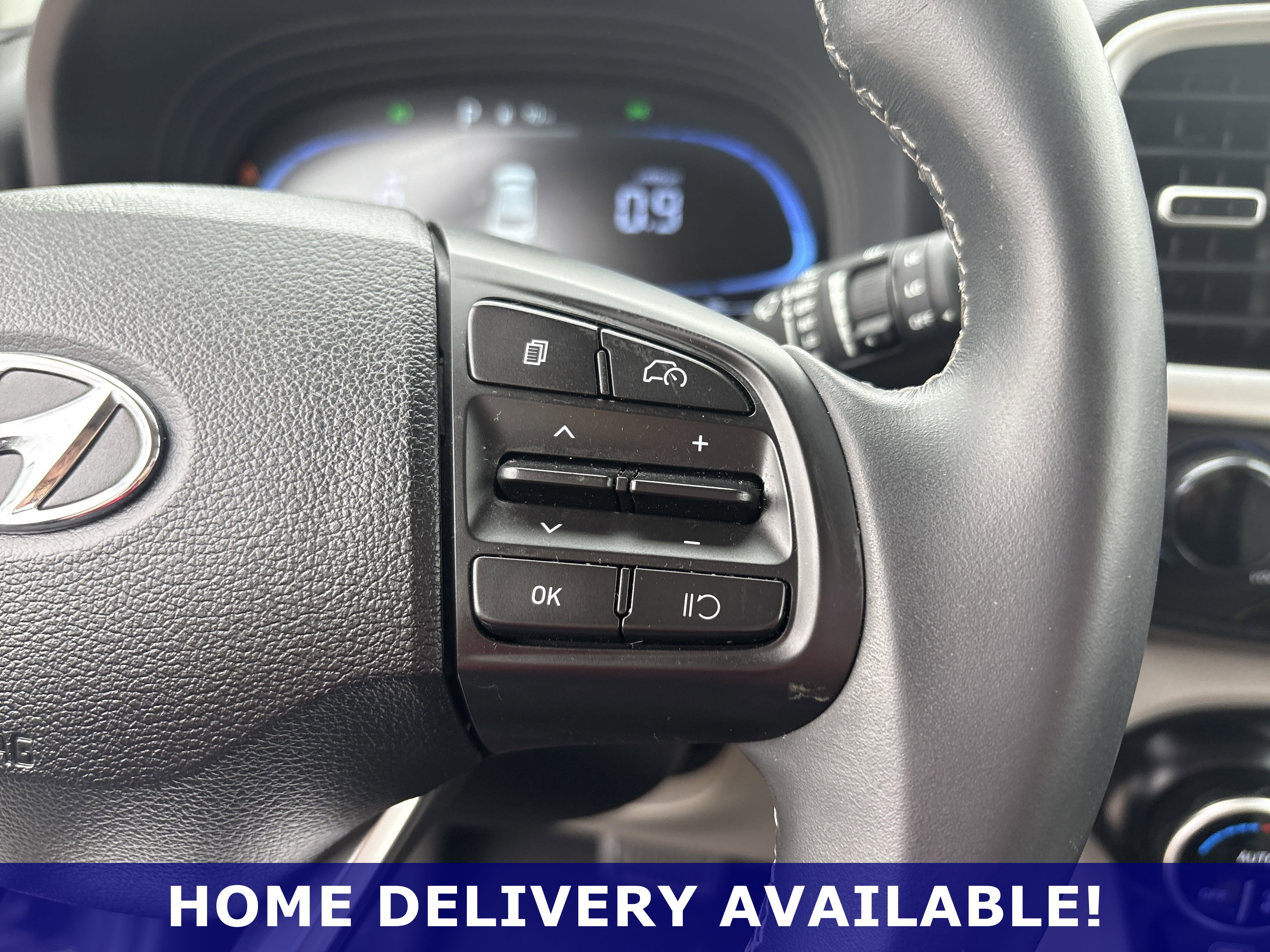 Used 2025 Hyundai Venue SEL image 22