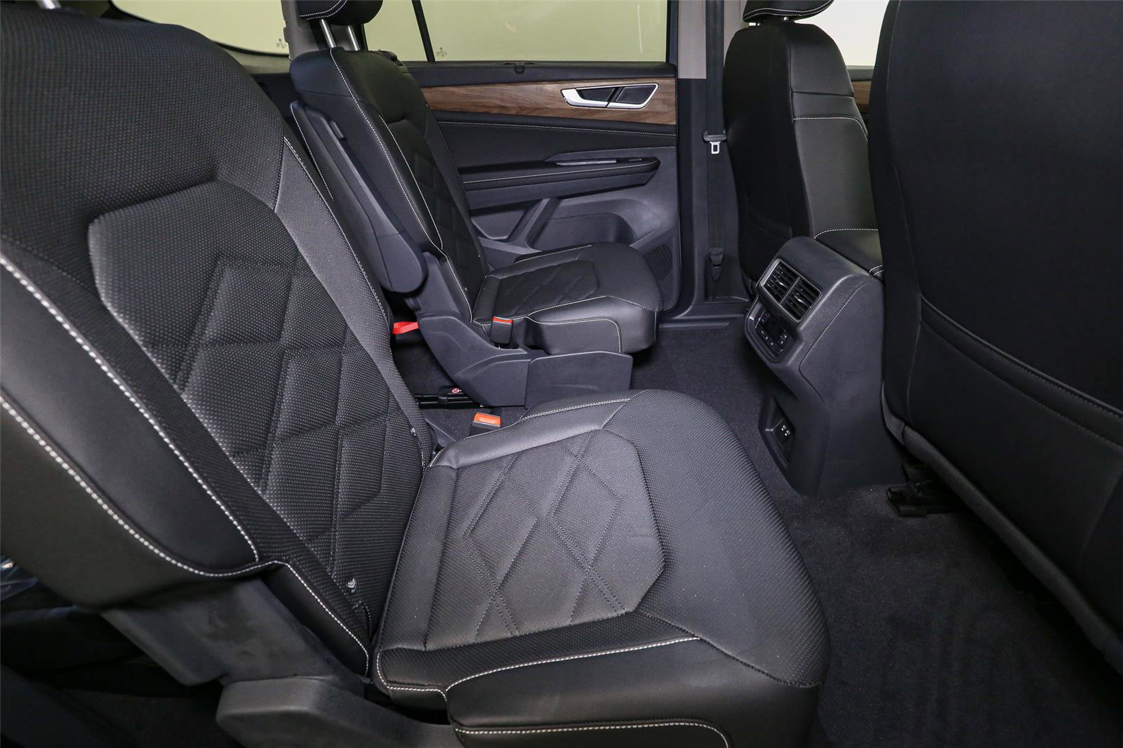 New 2026 Volkswagen Atlas SE image 16