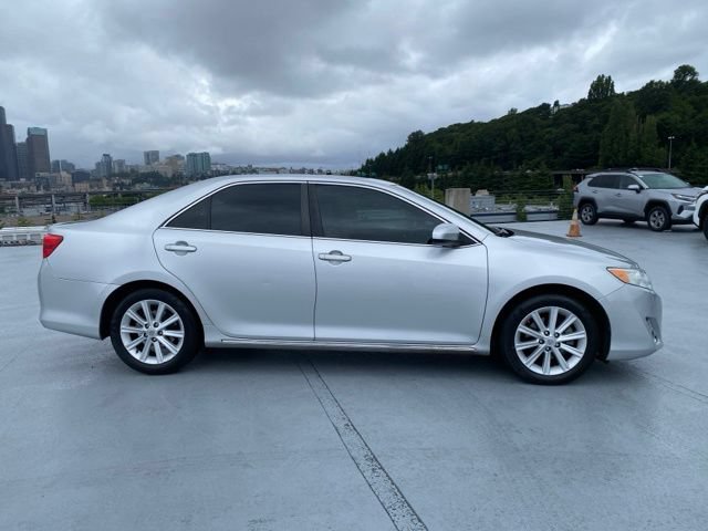 Used 2014 Toyota Camry XLE w/ Leather Package FWD image 2