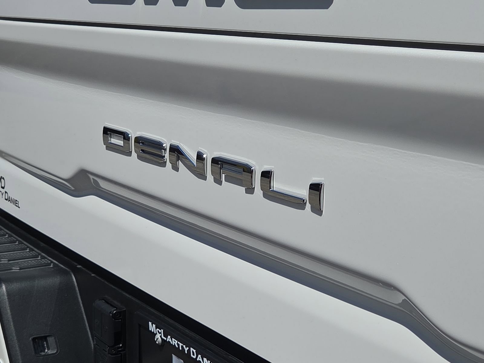 Used 2021 GMC Sierra 3500 Denali w/ Denali Ultimate Package image 8